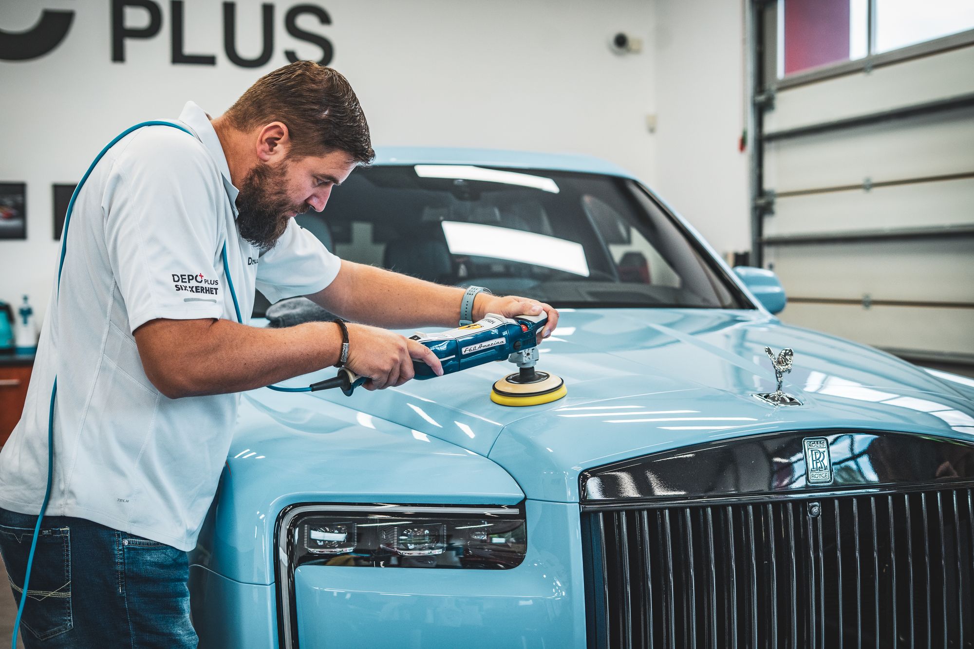 Strojní leštění Rolls-Royce Cullinan v DEPO+