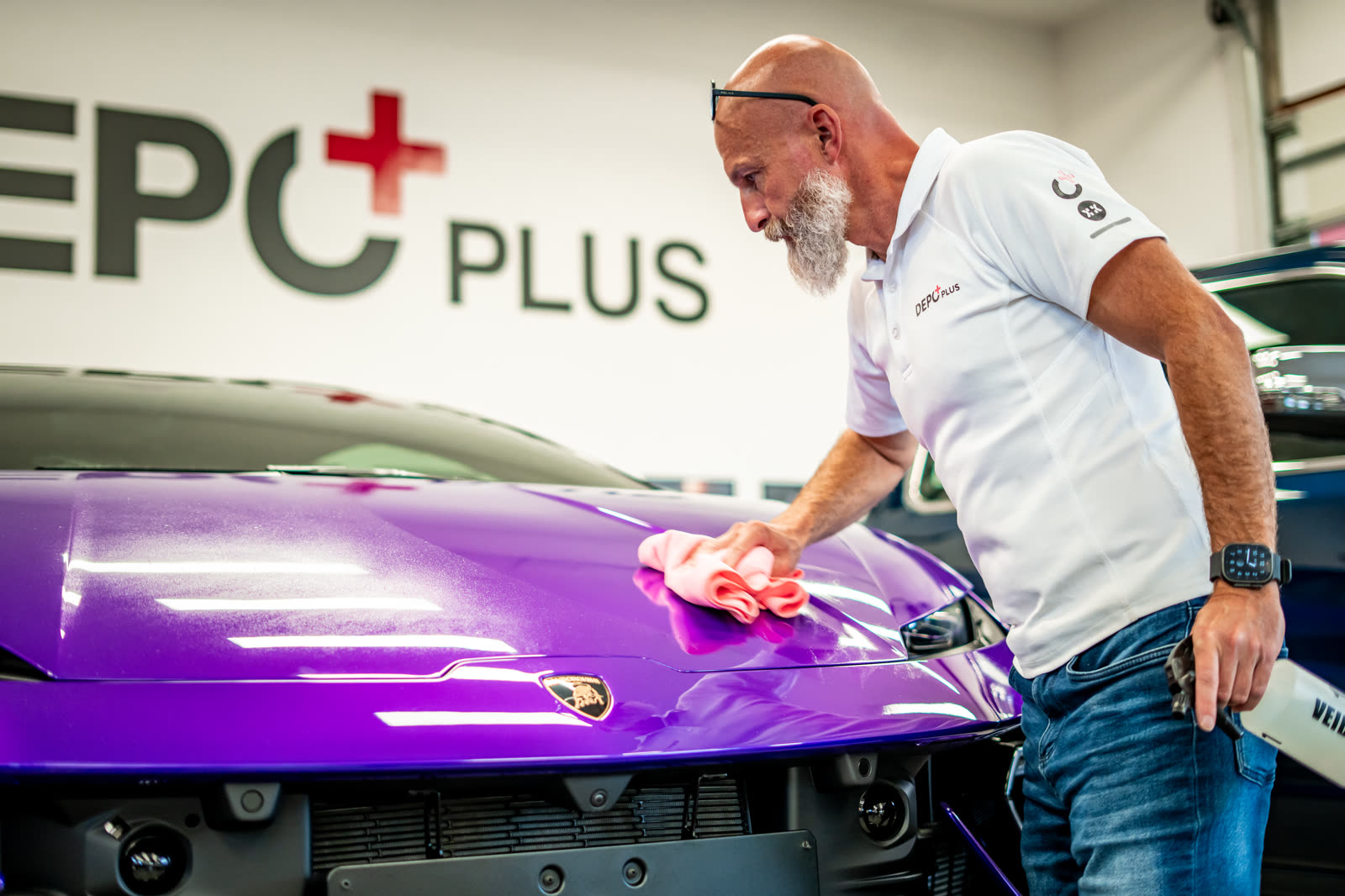 Fialové Lamborghini Huracán v barevném PPF ve studiu DEPO+